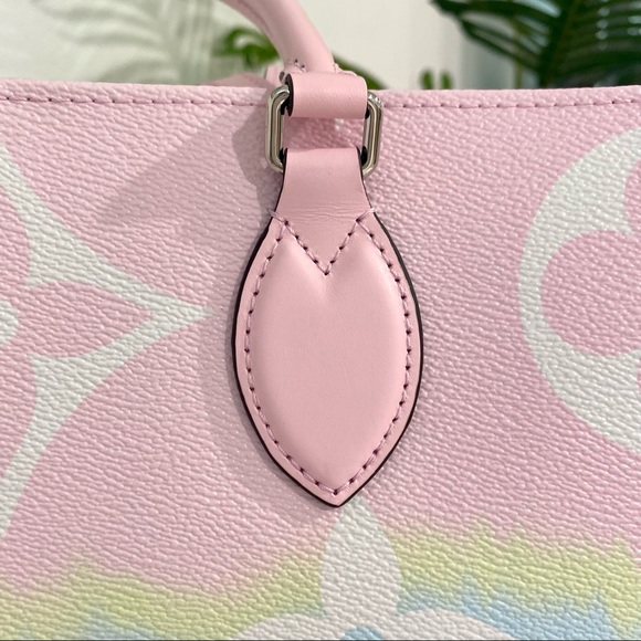 NWT Authentic Louis Vuitton Pastel Escale OnTheGo Tote GM w box - Picture 15 of 17